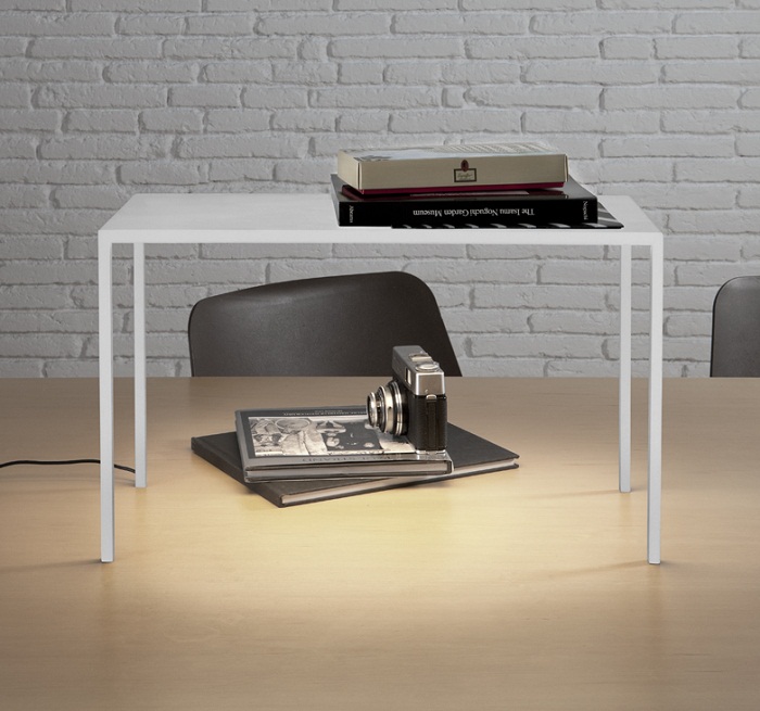 BlancoWhite Table Lamp by Santa and Cole Lamps